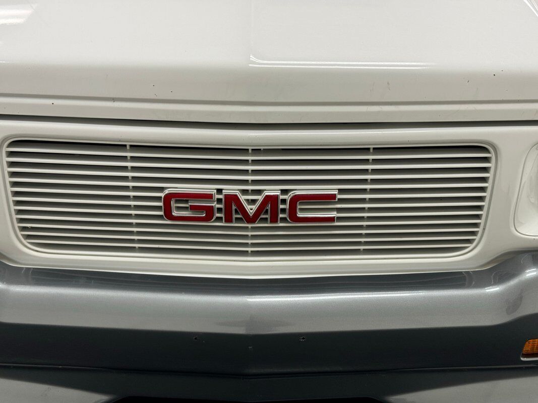 1993 GMC Typhoon - photo 9