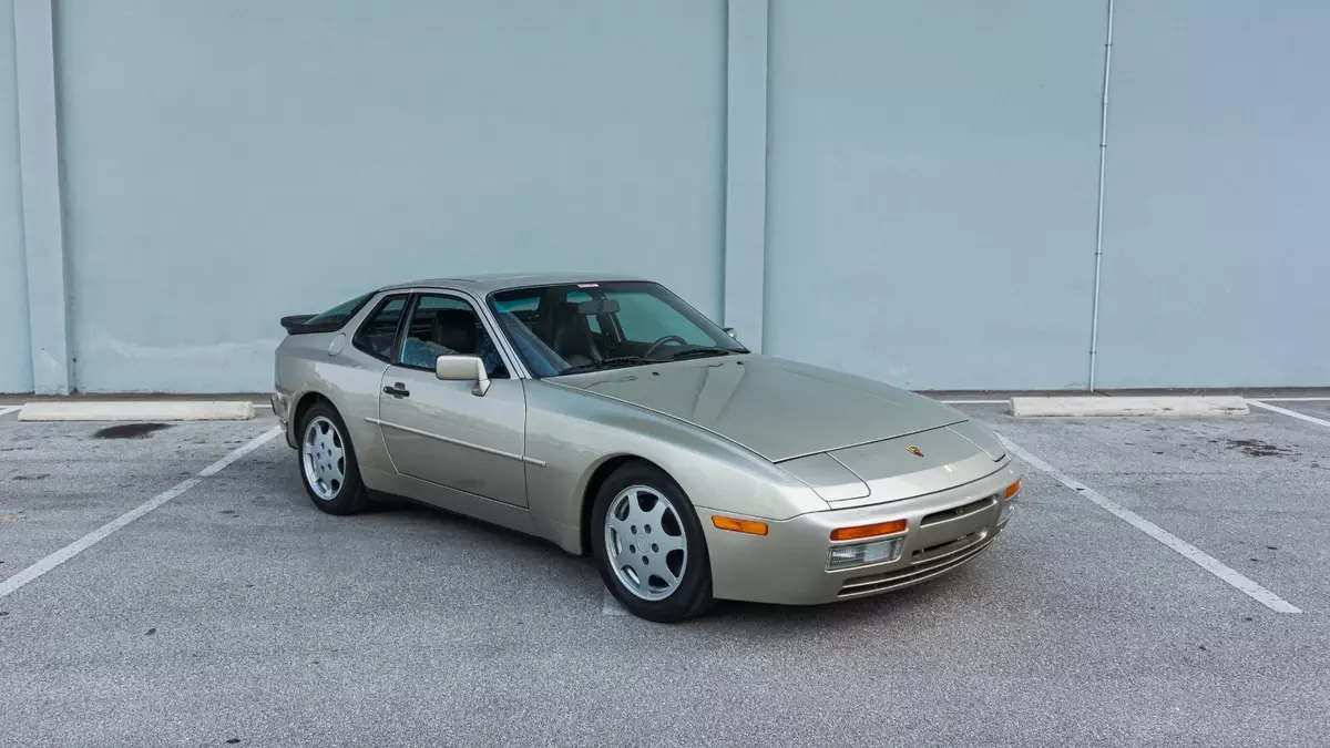 1 of 1385 - Only 42k Miles - 5 Speed - Timing Belt / Maintenance done 1989 Porsche 944 Turbo S
