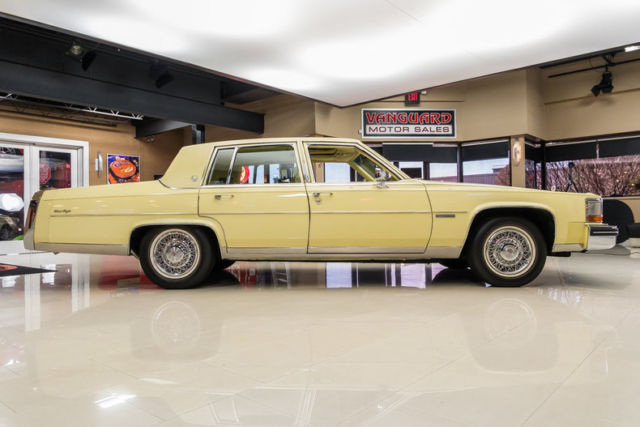 1982 Cadillac Fleetwood Brougham - photo 10