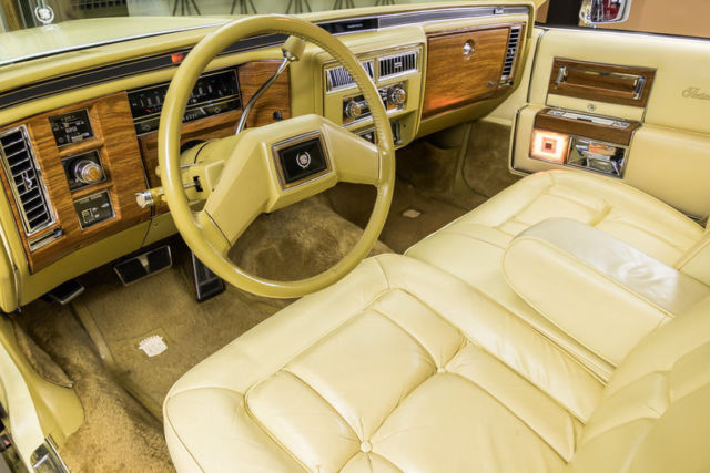 1982 Cadillac Fleetwood Brougham - photo 2