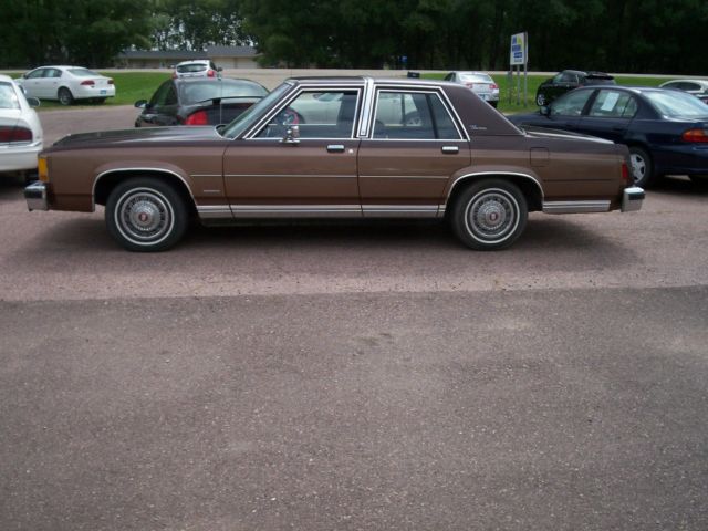 1983 Ford Crown Victoria - photo 3