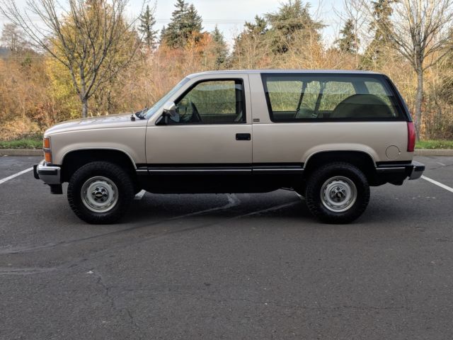 1 OWNER BONE STOCK 1993 CHEVY TAHOE 4X4 2DR 5.7 350 AUTO ONLY 89,649 ORIG MILES 1993 Chevrolet Tahoe SILVERADO