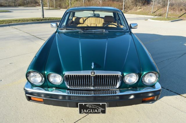 1983 Jaguar XJ6 4 door sedan - photo 4