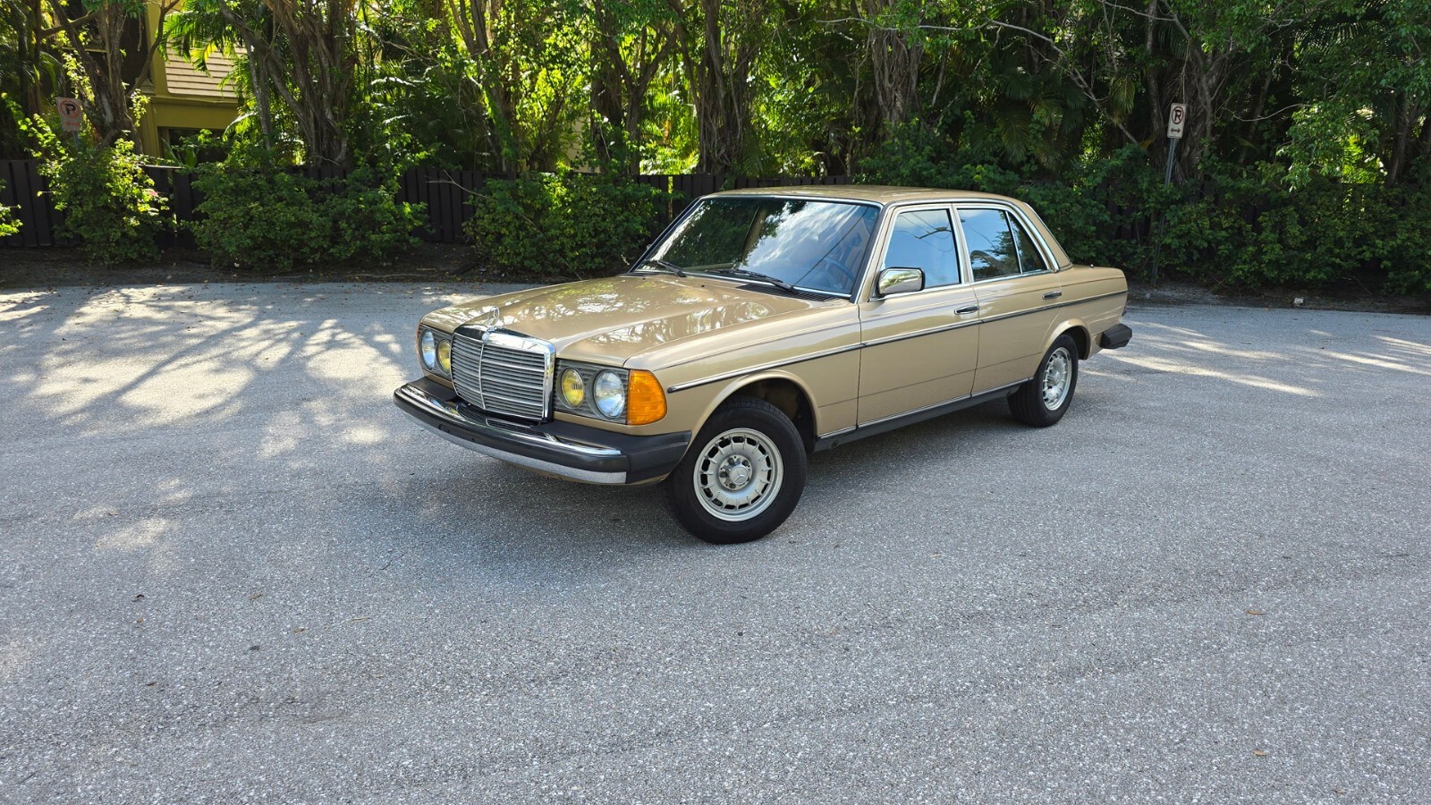 1984 Mercedes-Benz 300-Series 300D. 1 Owner. Original Paint - photo 2