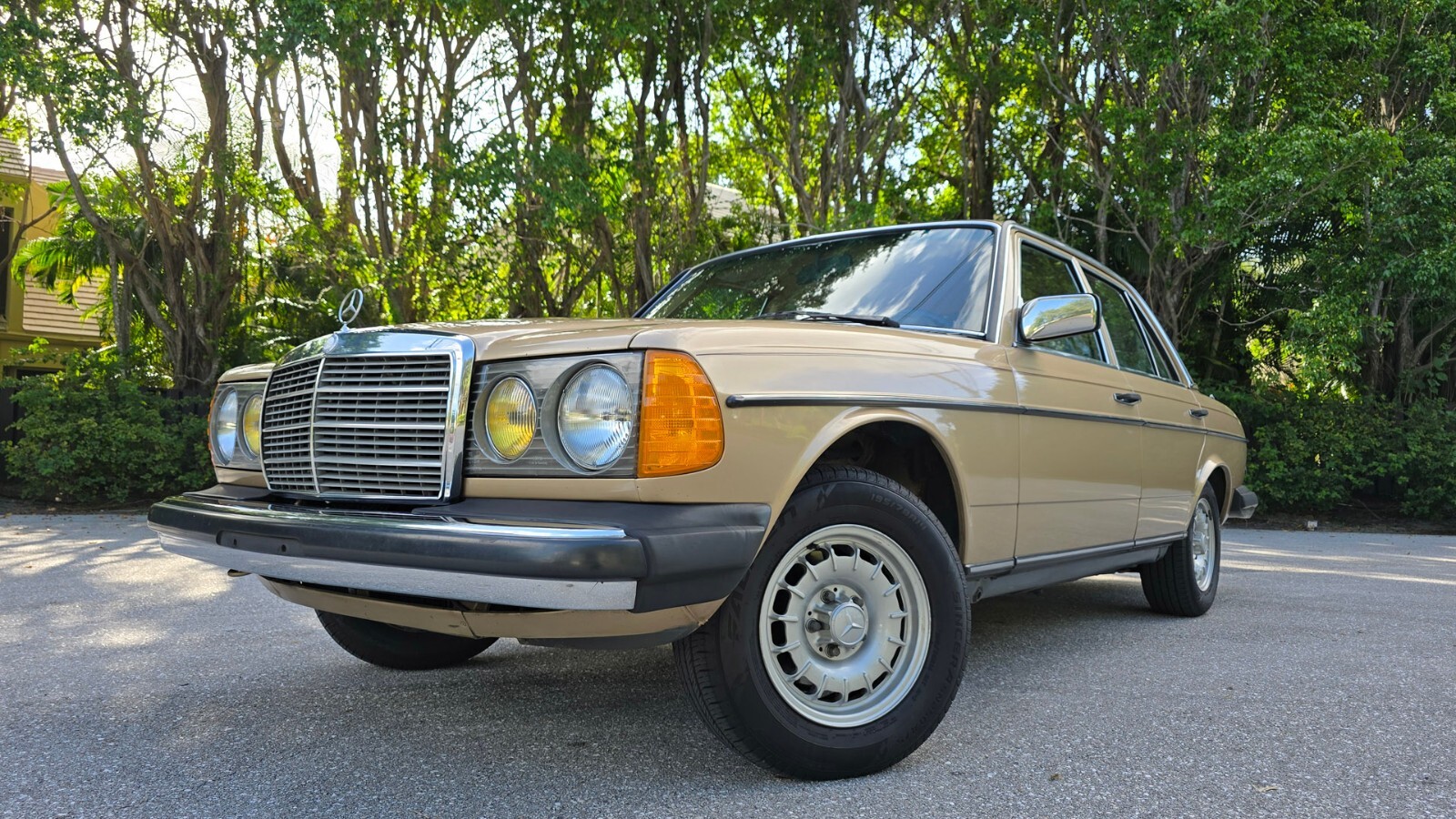 1984 Mercedes-Benz 300-Series 300D. 1 Owner. Original Paint - photo 3