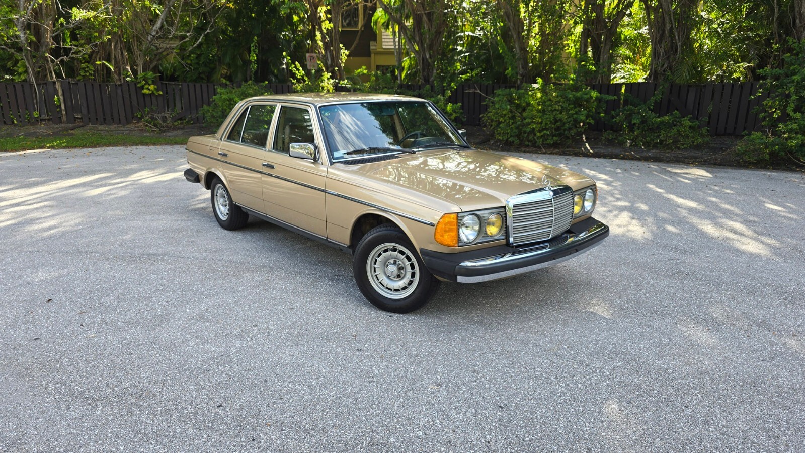 1984 Mercedes-Benz 300-Series 300D. 1 Owner. Original Paint - photo 4