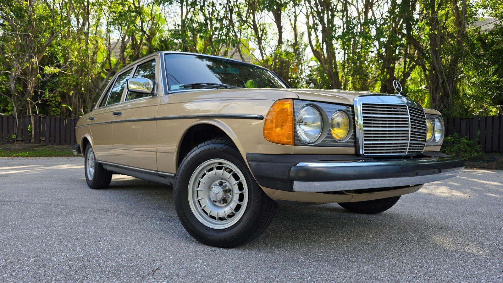 1984 Mercedes-Benz 300-Series 300D. 1 Owner. Original Paint - photo 6