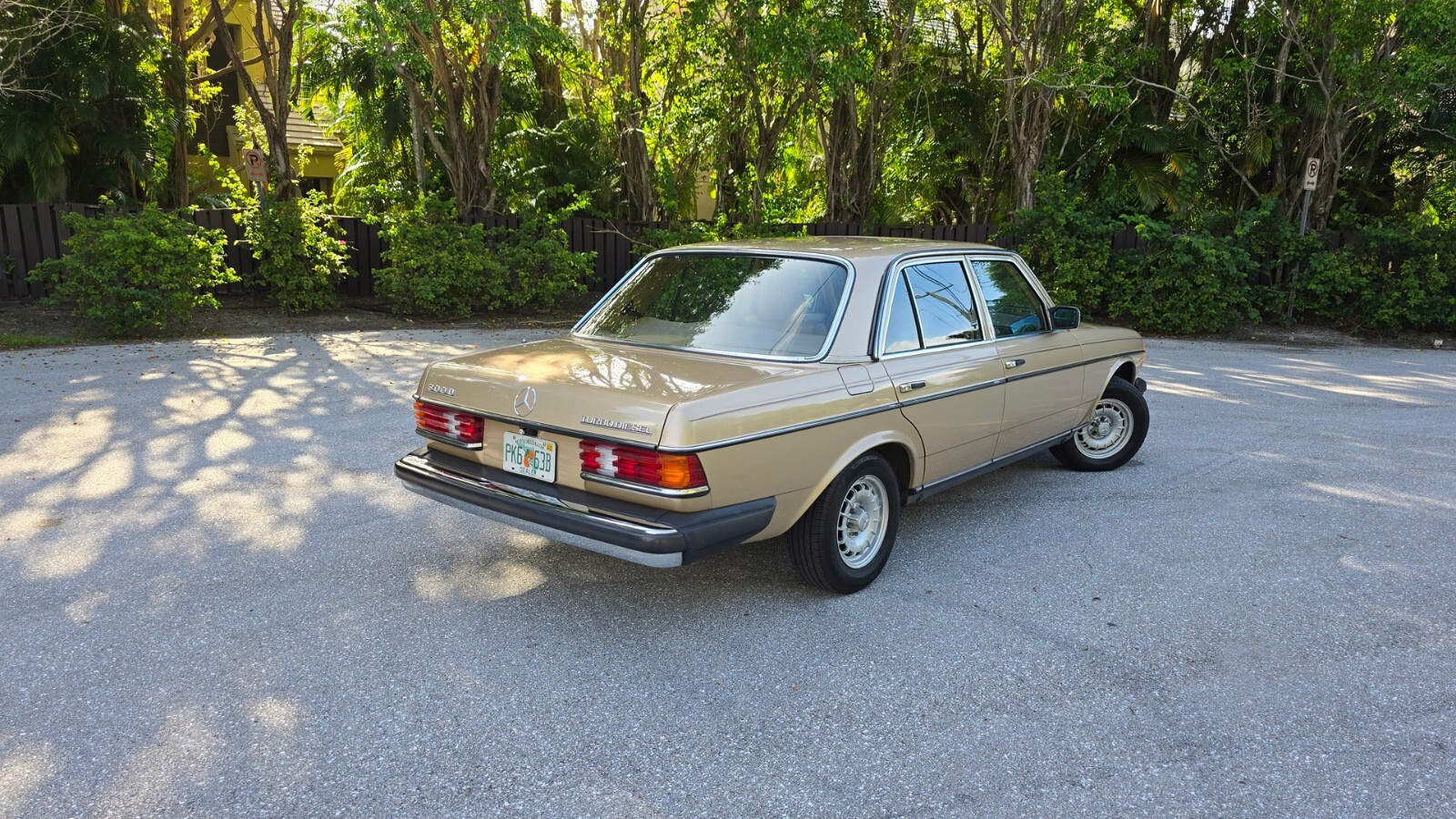 1984 Mercedes-Benz 300-Series 300D. 1 Owner. Original Paint - photo 7