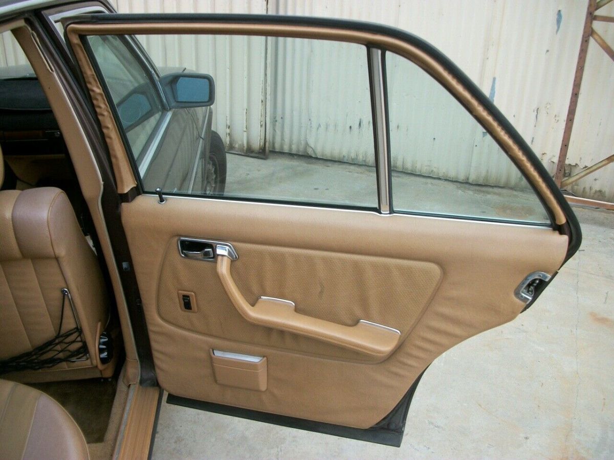 1982 Mercedes-Benz 300 TD - photo 11