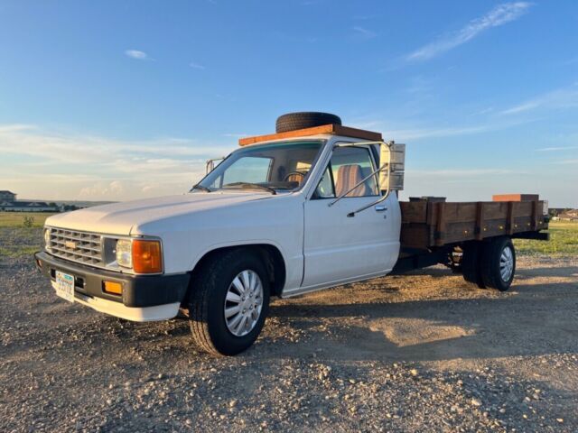 1 ton!!! 1985 Toyota Pickup