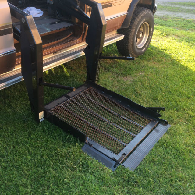 1988 Ford E-Series Van LT - photo 9