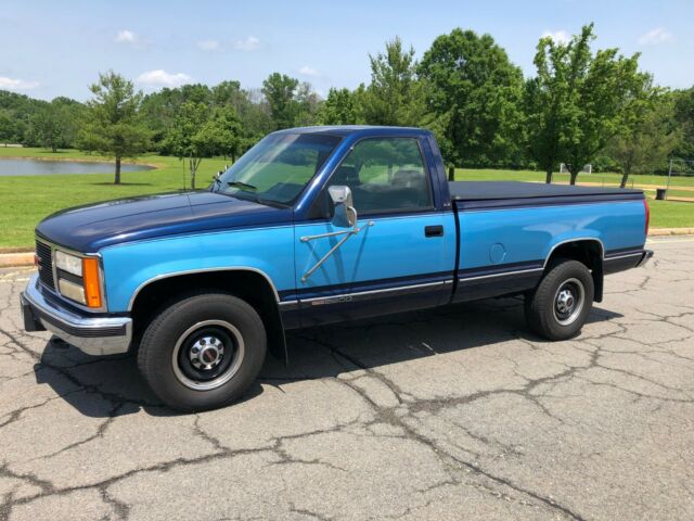 100% Stock. 7.4L 454 Big Block. Garage Kept. Upgraded (R134a) & Cold A/C! 2WD. 1993 GMC Sierra 2500 SLE