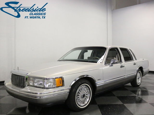 10K ACTUAL MILES, 2 OWNER CALIFORNIA/TEXAS CAR, SUPER CLEAN! DRIVES EXCELLENT! 1992 Lincoln Town Car Signature Series