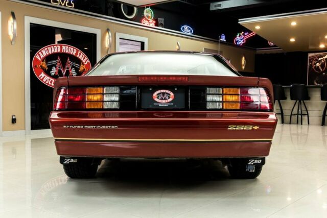 1987 Chevrolet Camaro IROC Z28 - photo 13