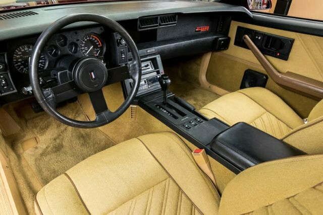 1987 Chevrolet Camaro IROC Z28 - photo 2