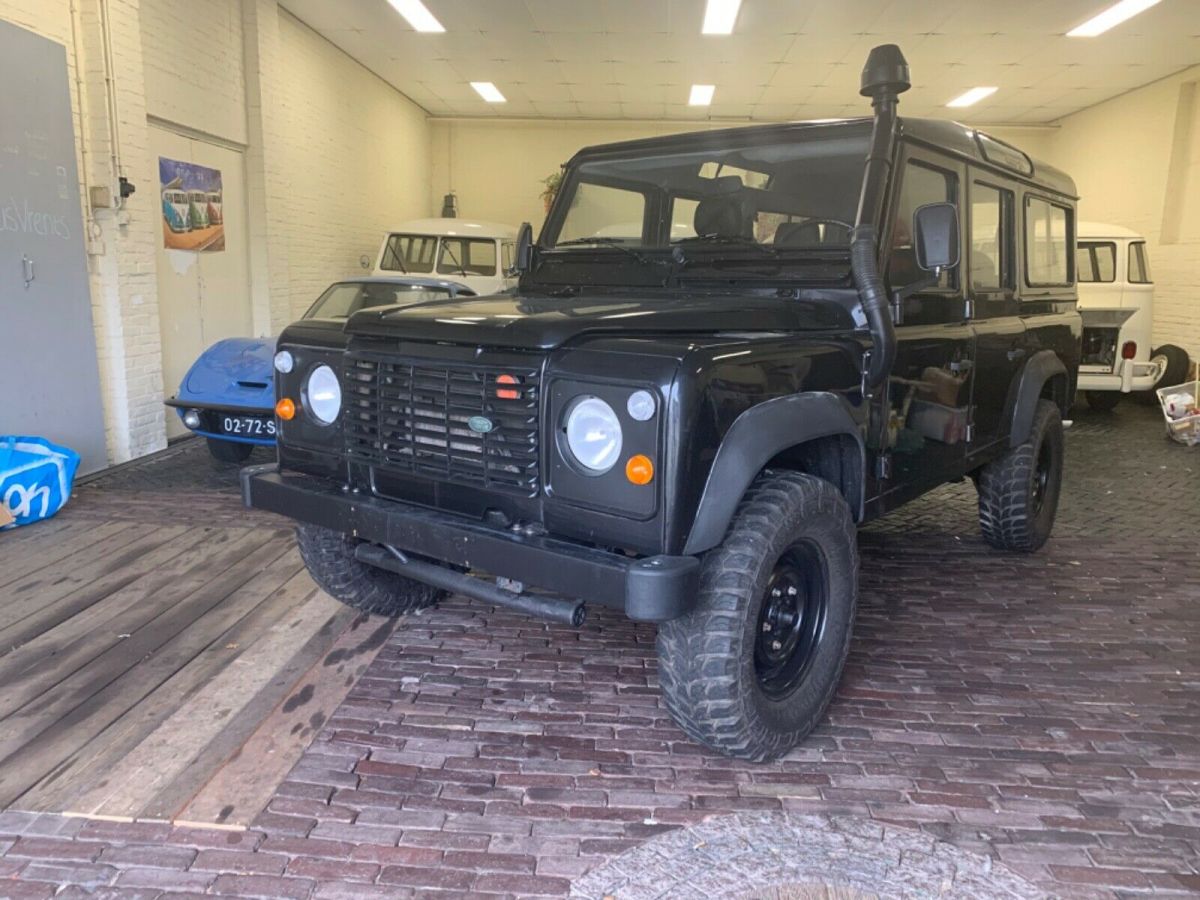 110 - 5 Doors- Gasoline - Left Hand Drive -Restored by Von Dur Defenders 1991 Land Rover Defender
