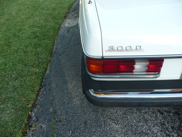 1982 Mercedes-Benz 300-Series 4 door sedan - photo 5