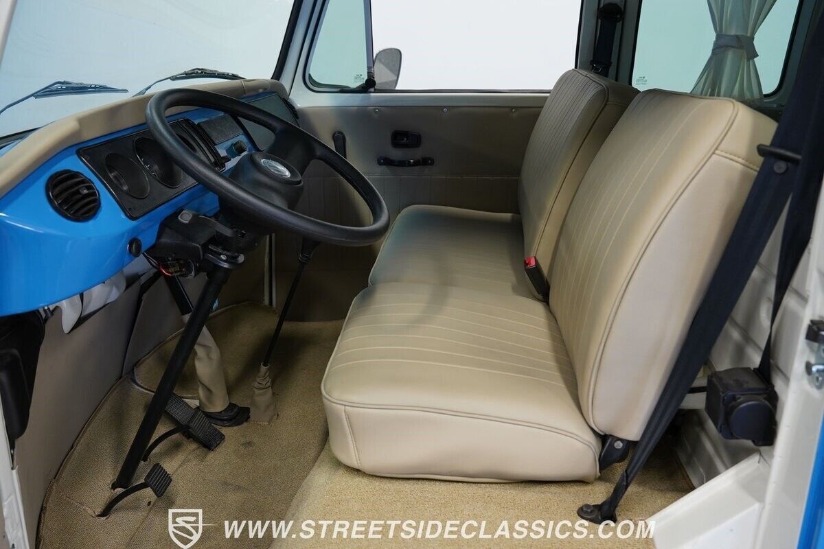 1993 Volkswagen Bus/Vanagon 13 Window Deluxe Bus - photo 5