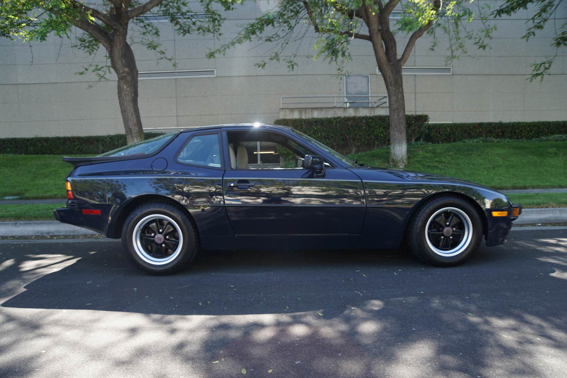 1985 Porsche 944 COUPE WITH 15K ORIGINAL MILES -- - photo 3