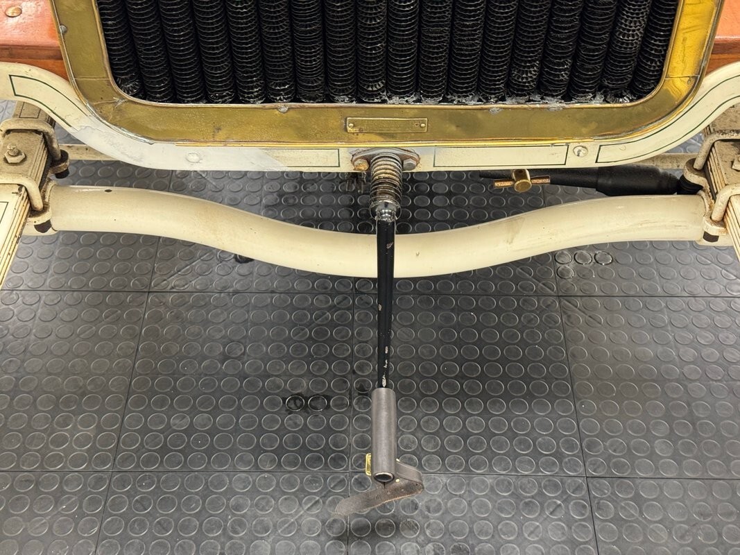 1909 Buick Model 10 Touring Sedan - photo 12