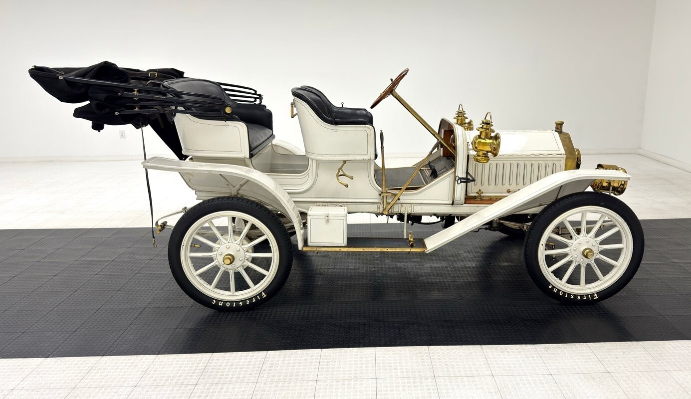 1909 Buick Model 10 Touring Sedan - photo 9
