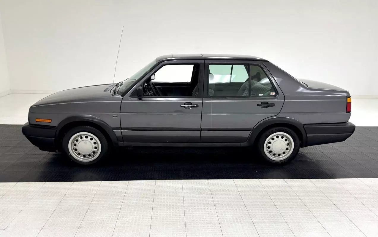 1991 Volkswagen Jetta GL Sedan - photo 2