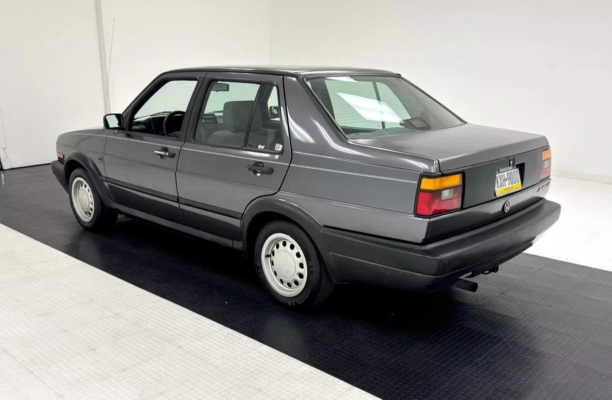 1991 Volkswagen Jetta GL Sedan - photo 3