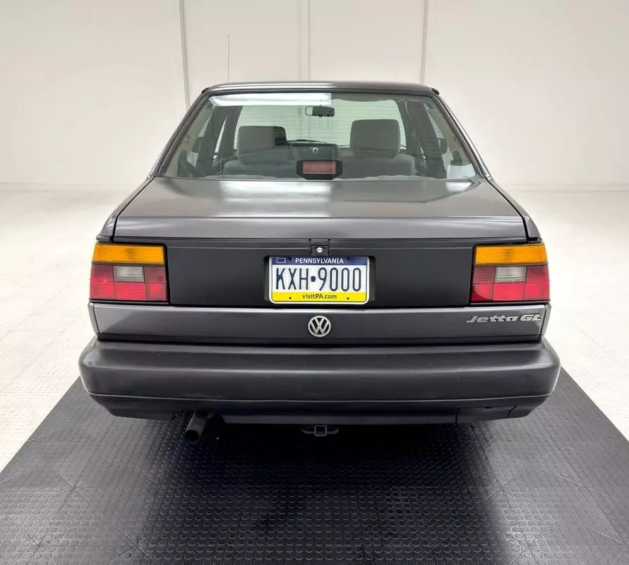 1991 Volkswagen Jetta GL Sedan - photo 4