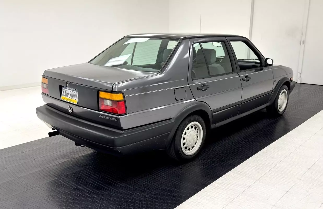 1991 Volkswagen Jetta GL Sedan - photo 5