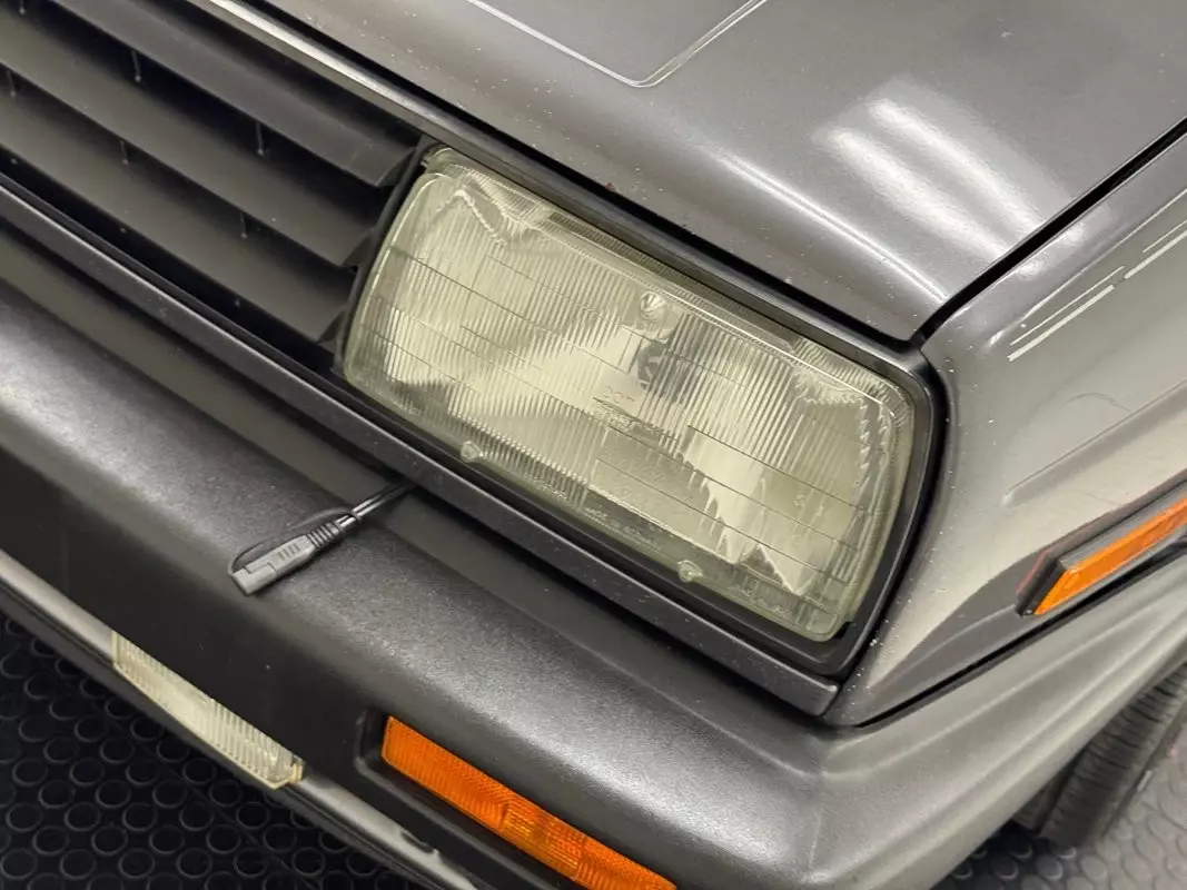 1991 Volkswagen Jetta GL Sedan - photo 9