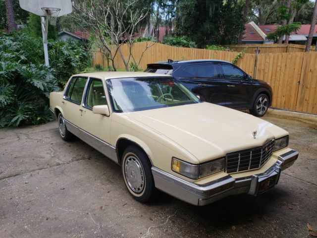 1991 Cadillac DeVille Sedan Deville - photo 2