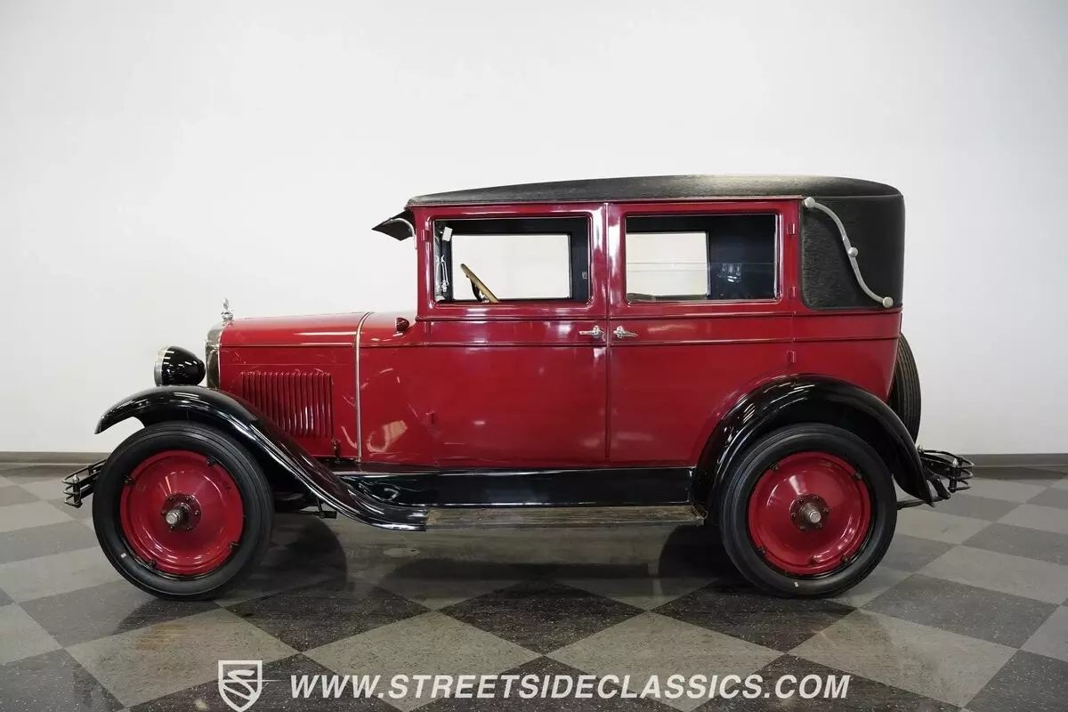 1927 Chevrolet Imperial Landau - photo 3