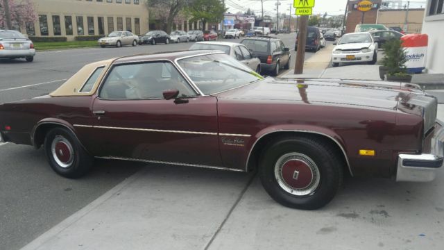 1796 OLdsmobile Cutlass Salon 1976 Oldsmobile Cutlass