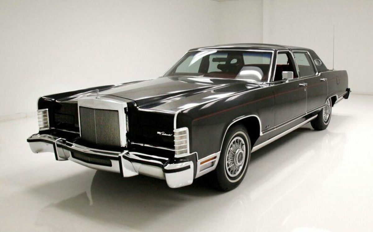 18,117 Original Miles/Original Paint & Chrome/400ci 4 BBL/Automatic Trans 1979 Lincoln Continental Town Car
