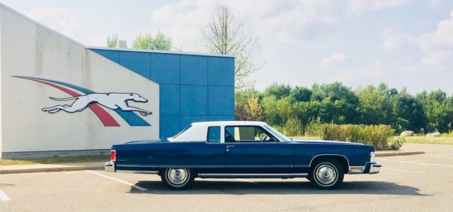 1976 Lincoln Continental Town Coupe - photo 8