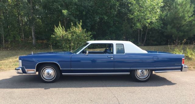 1976 Lincoln Continental Town Coupe - photo 2