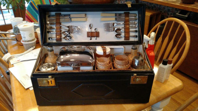 1905 Rolls-Royce foot rest picnic basket