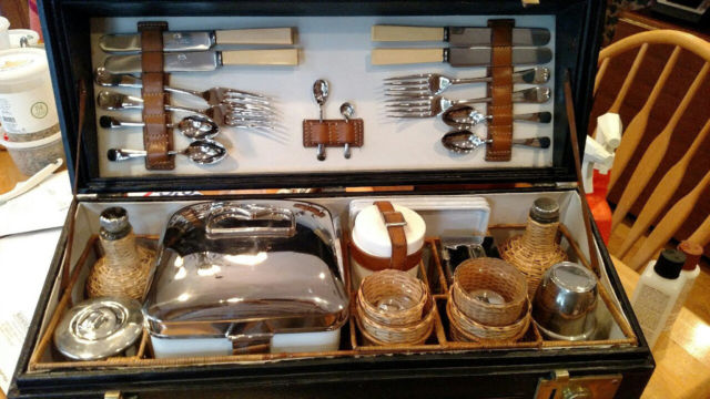 1905 Rolls-Royce foot rest picnic basket - photo 2
