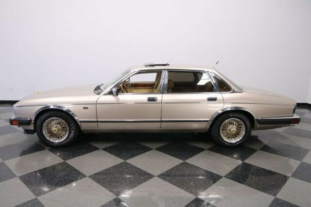 1992 Jaguar XJ6 Vanden Plas Gold Edt. - photo 3
