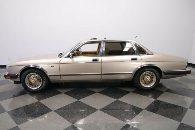 1992 Jaguar XJ6 Vanden Plas Gold Edt. - photo 8