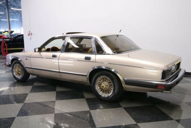 1992 Jaguar XJ6 Vanden Plas Gold Edt. - photo 9