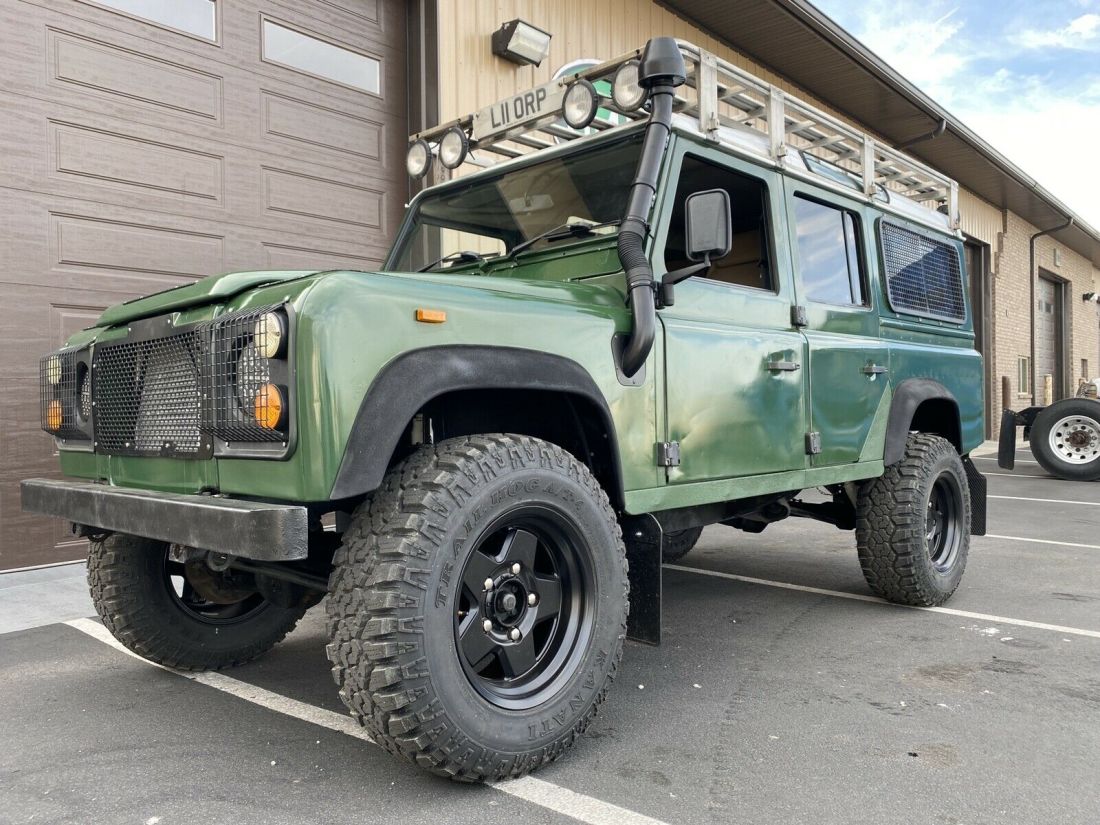 1900 Land Rover Defender County