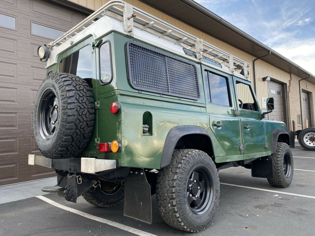 1900 Land Rover Defender County - photo 11