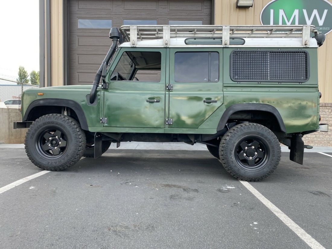 1900 Land Rover Defender County - photo 12
