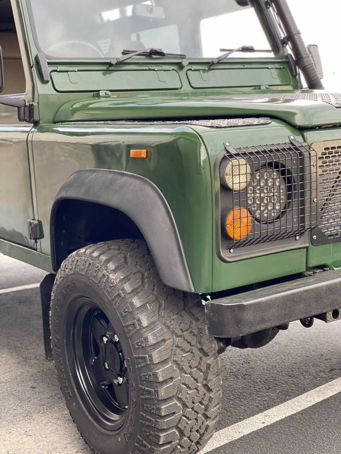 1900 Land Rover Defender County - photo 3