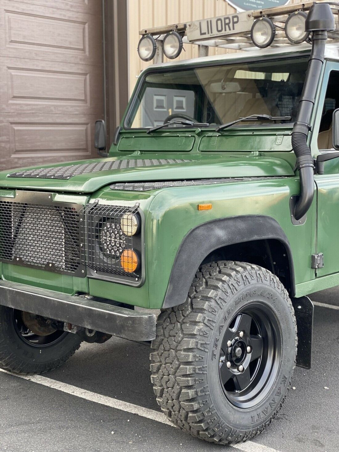 1900 Land Rover Defender County - photo 4
