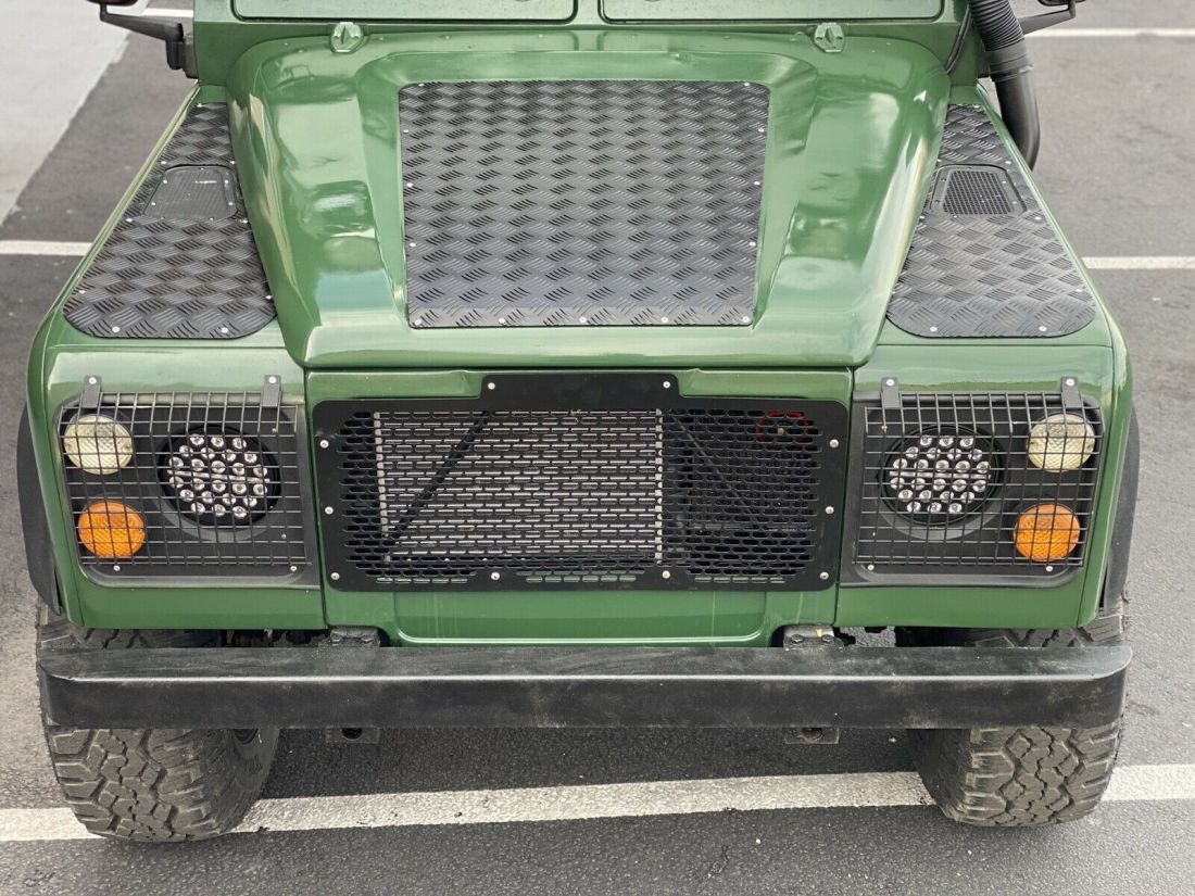 1900 Land Rover Defender County - photo 6