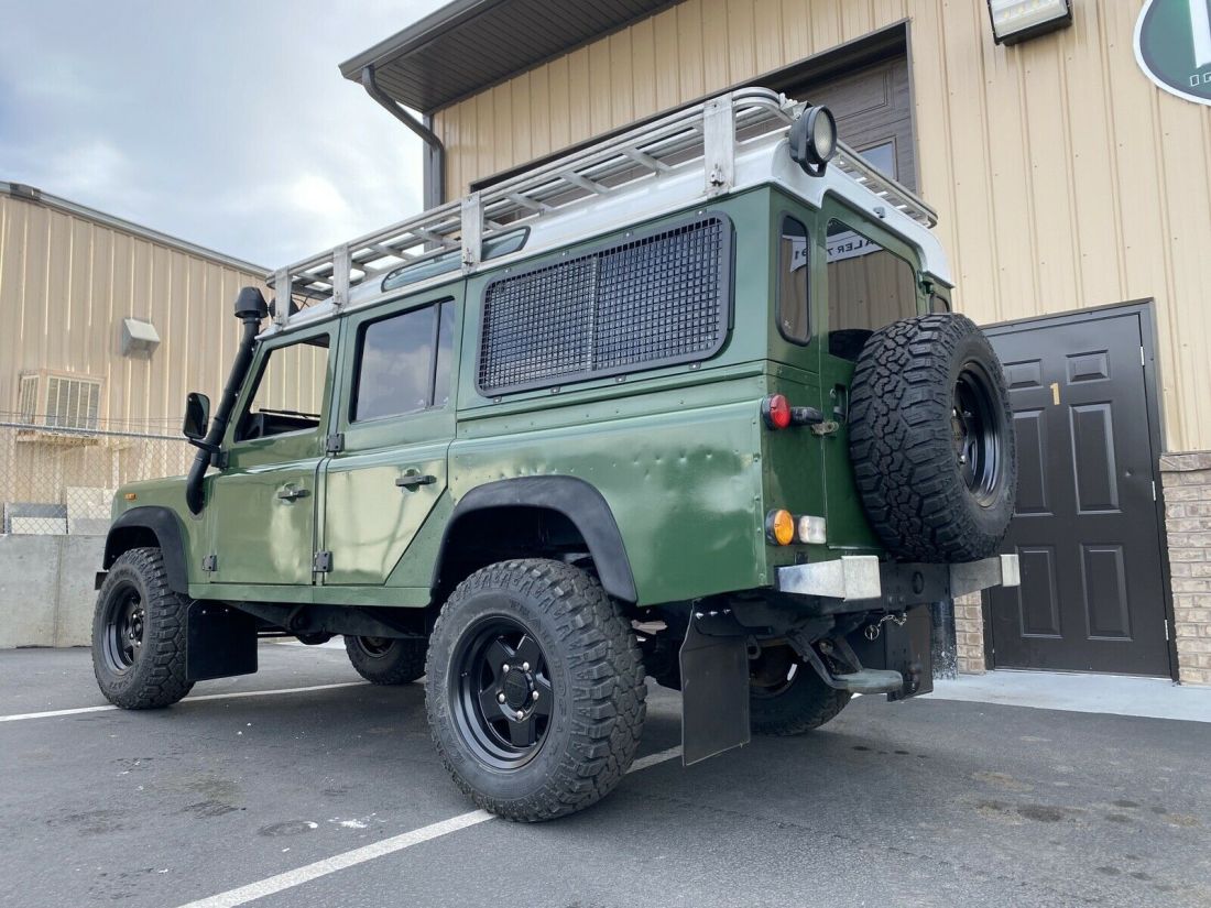 1900 Land Rover Defender County - photo 8