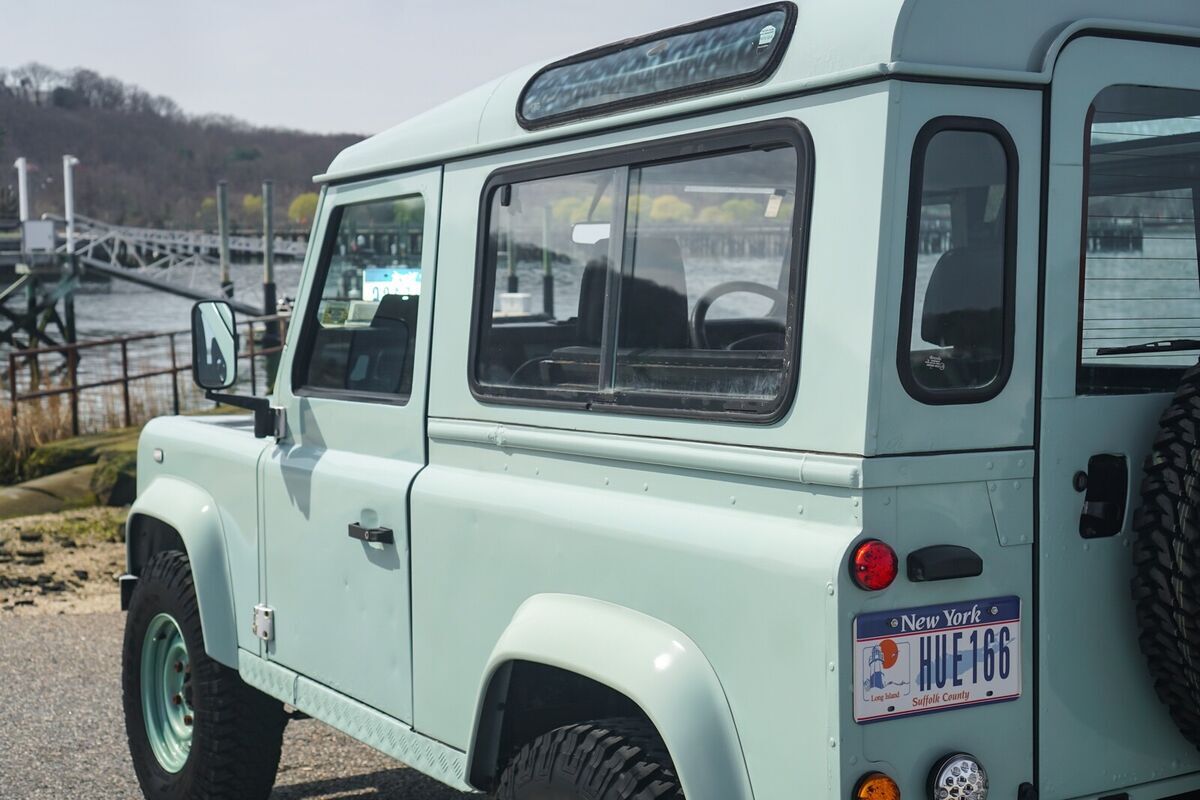 1900 Land Rover Defender - photo 3