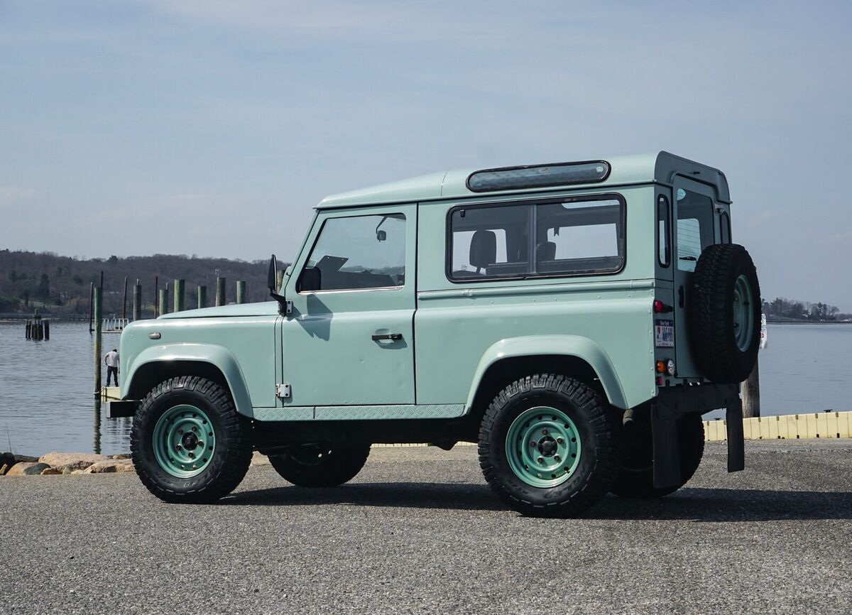 1900 Land Rover Defender - photo 5